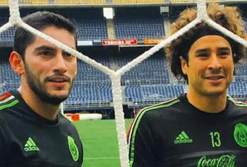 Corona defendió los llamados de Ochoa con el Tricolor. Corona defendió los llamados de Ochoa con el Tricolor.