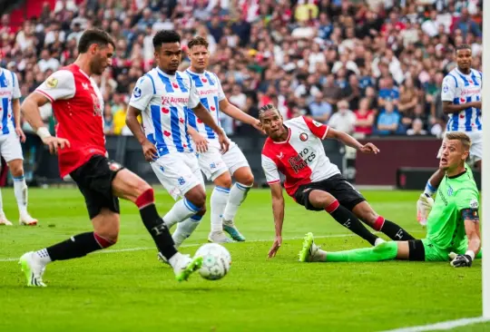 Santiago Giménez se lució en la goleada del Feyenoord con gol y asistencia para ser el máximo anotador de la Eredivisie.