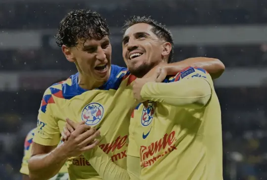 Valdés celebra uno de los golazos del América.