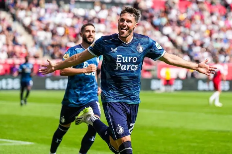 Santiago Giménez no jugará en el debut del Feyenoord en la Champions League - Twitter @Feyenoord