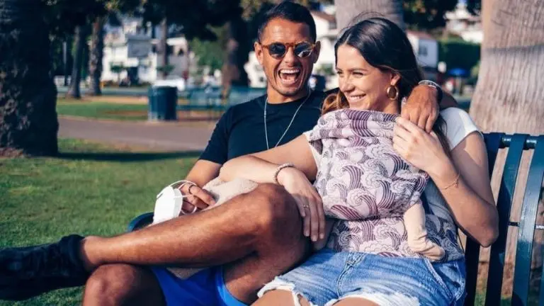 'Chicharito' y Sarah Kohan tras la llegada de Noah - @ch14_