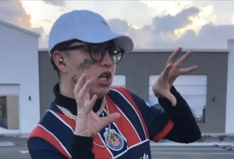 Dani Flow ha sabido hacerse de un lugar en el gusto de muchas personas gracias a la irreverencia de sus letras. Dani Flow ha sabido hacerse de un lugar en el gusto de muchas personas gracias a la irreverencia de sus letras.