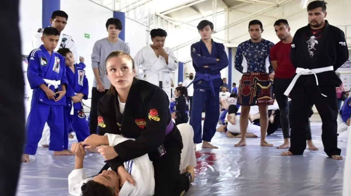 Varias veces le han preguntado que qué hubiera hecho si no fuera luchadora, y responde que otro de sus deportes favoritos es la gimnasia artística, después la natación y finalmente volleyball. 