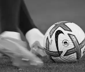 Futbolista de la Premier League fallece repentinamente y consterna a su equipo