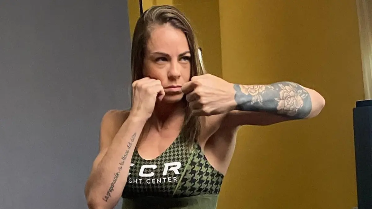 Rend&oacute;n asegura que Alexa Grasso es una inspiraci&oacute;n para ella y m&aacute;s tras su reciente retenci&oacute;n del t&iacute;tulo en la empresa.