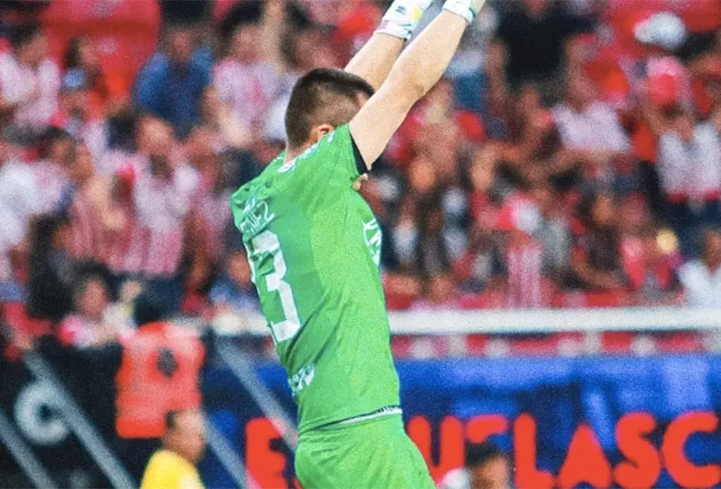 Wacho Jiménez evitó otra derrota de Chivas. Wacho Jiménez evitó otra derrota de Chivas.
