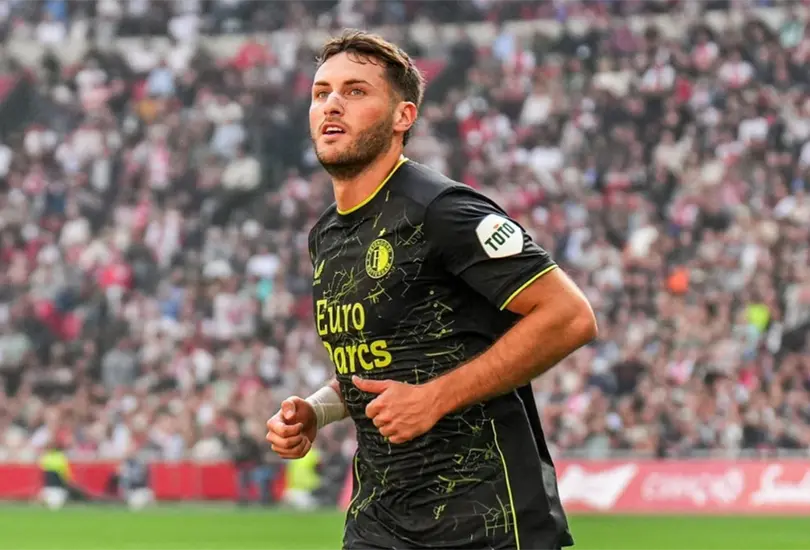 Santiago Gim&eacute;nez consigui&oacute; el primer hat-trick con Feyenoord en su goleada sobre Ajax