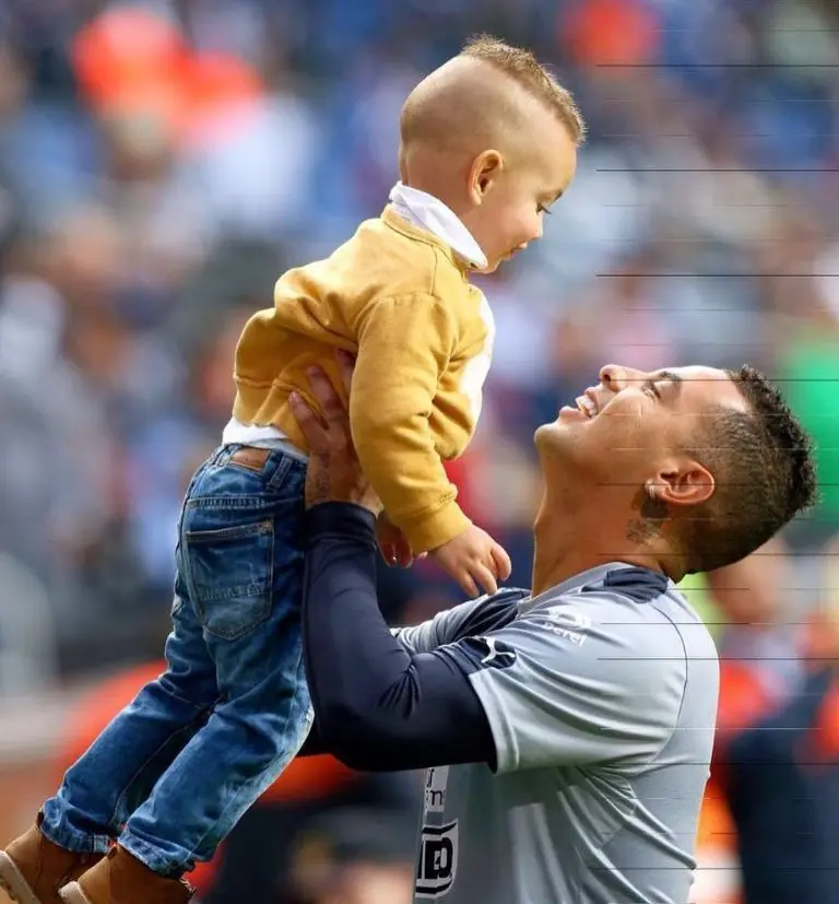 Edwin Cardona explicó que fue su hijo Emiliano quien le dio las ganas de continuar con su vida <br>@e.cardona10