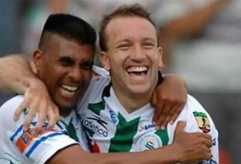 Vuoso y Ludue&ntilde;a regresan en pleno festejo de Santos Laguna.