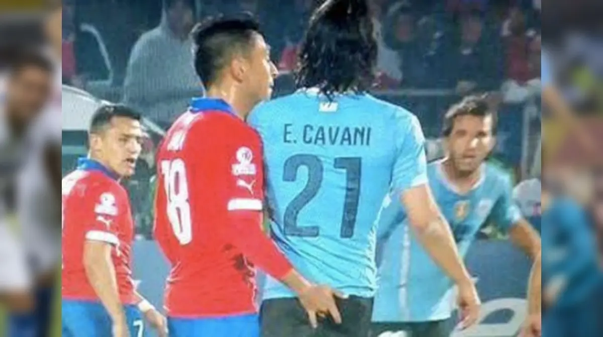 Una de las polémica más históricas dentro del futbol gira en torno a Gonzalo Jara, quien en plena Copa América 2015 'metió mano' a la humanidad de Edinson Cavani.