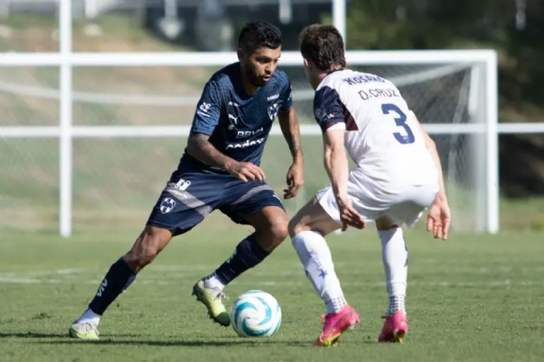 'Tecatito' en su debut con Rayados en El Barrial - @Rayados