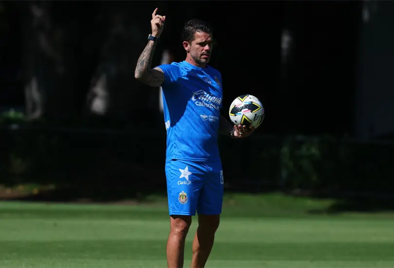 Fernando Gago respondi&oacute; a los rumores que dejar&iacute;a a Chivas por Boca Juniors