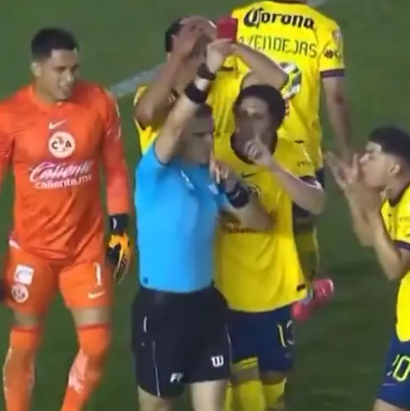 Richard Sánchez es criticado por hacerse expulsar en el América vs Pumas