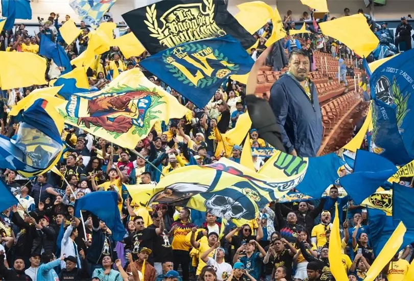 Aficionados de Am&eacute;rica y Pumas protagonizaron una bronca