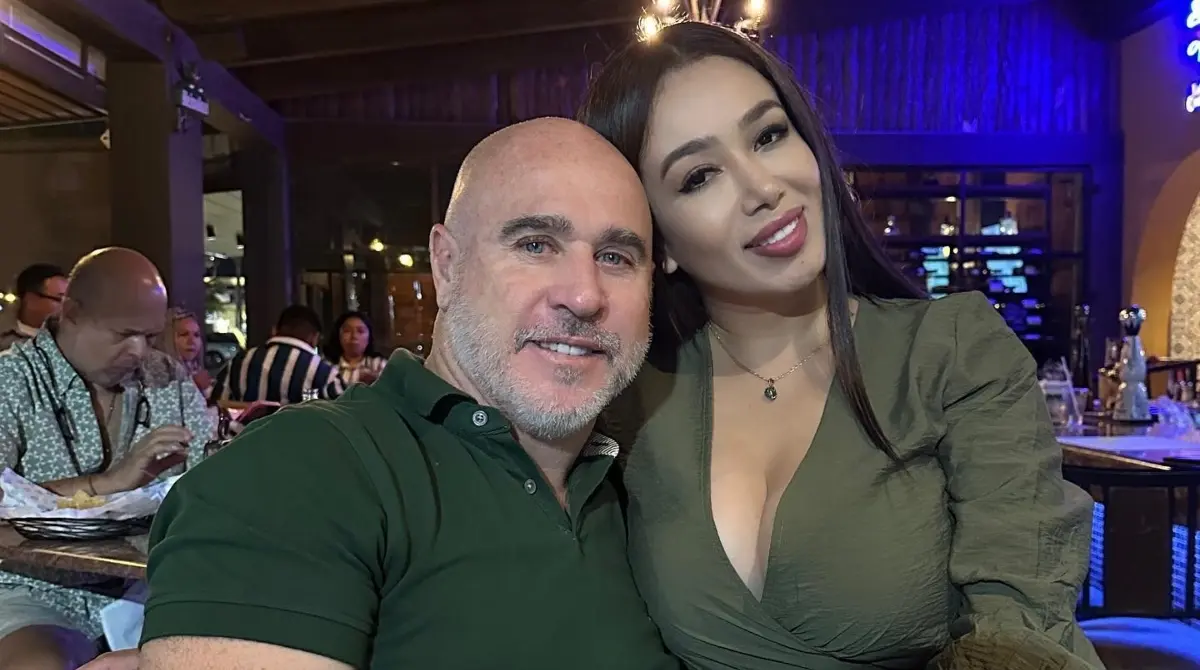 'Pony' Ruiz contrajo matrimonio a sus 51 años, situación que en algunos de sus seguidores ha causado cierta polémica.