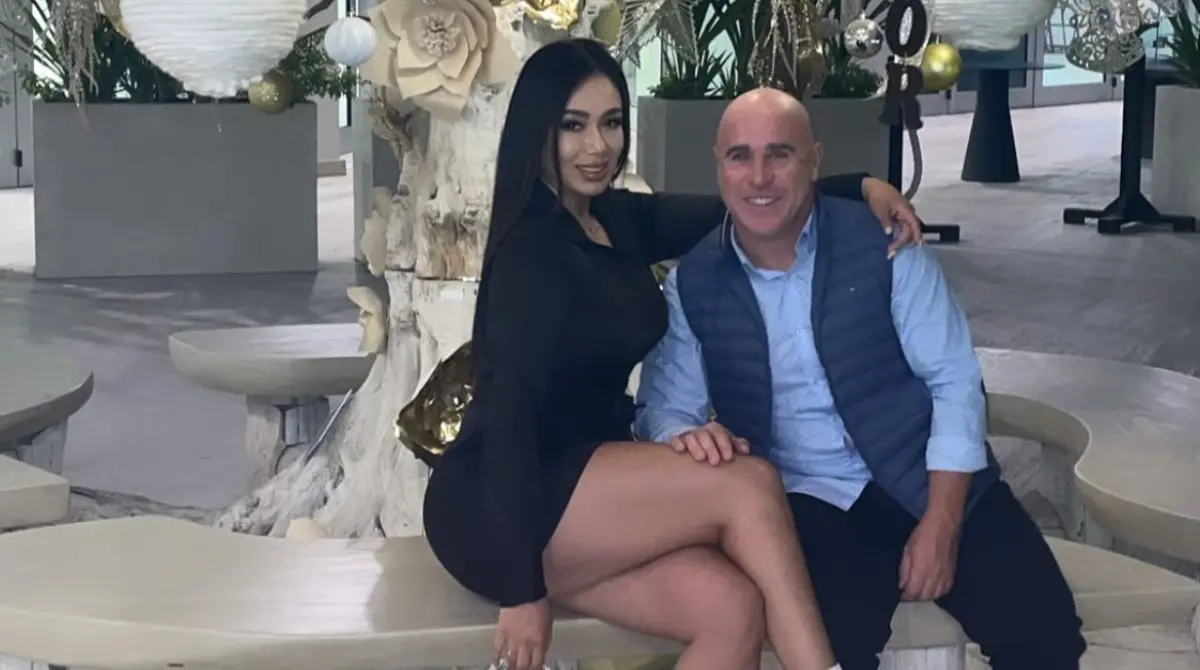 La información sobre Karla Herrera es limitada, pero a pesar de que su perfil de Instagram es privado, en él comparte varias fotografías con el exfutbolista chileno.