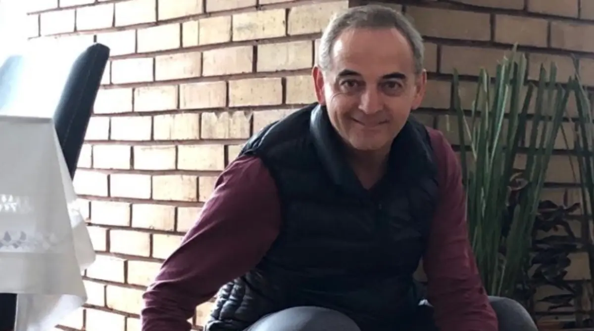 A pesar de que con el recorte masivo de inicios de enero se rumoró la salida de Anselmo Alonso de Televisa, el periodista deportivo desmintió la información y dijo que se mantiene trabajando.