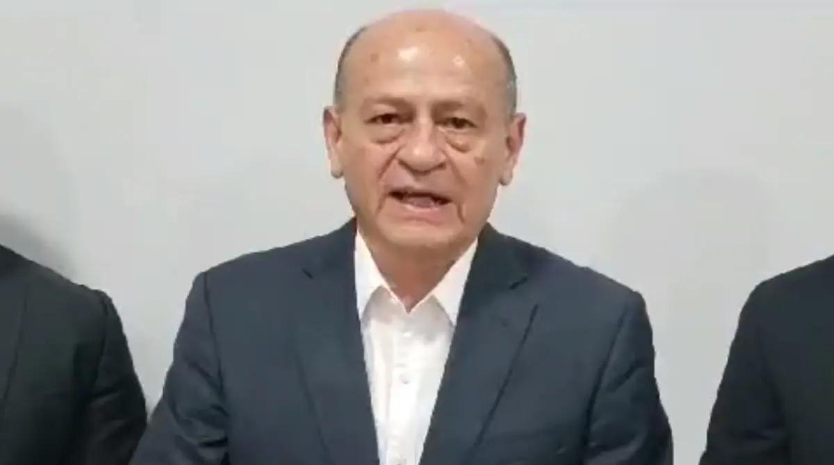 El legendario del box en Televisa no se salvó de la transición del canal, pues Eduardo Camarena también dijo adiós después de décadas como uno de los referentes de la narración, además de que lo corrieron bajo la mentira de que la empresa estaba en quiebra. 