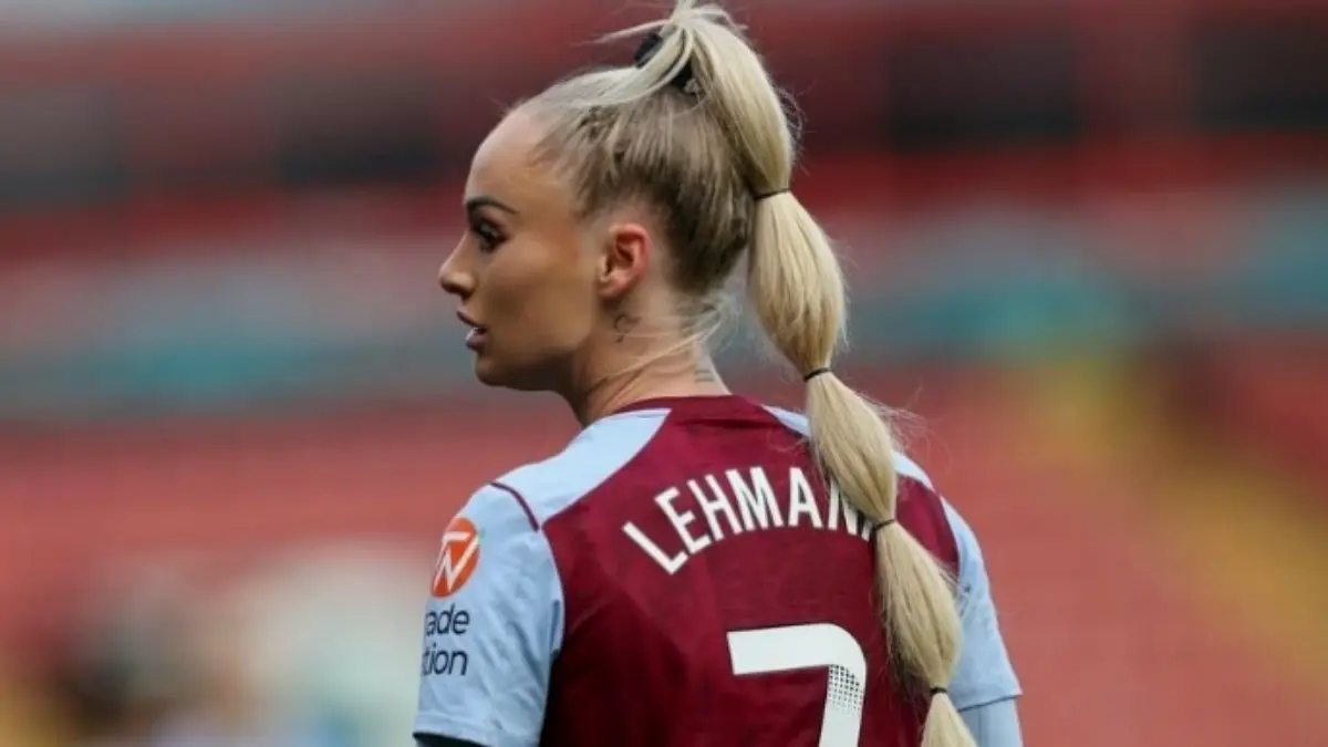 Su carrera como profesional comenzó en 2016 cuando Alisha apenas superaba los 17 años de edad.