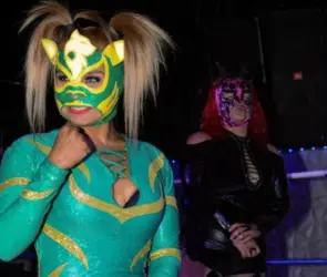 Luchadora sufre terrible accidente en plena función por el título (VIDEO)