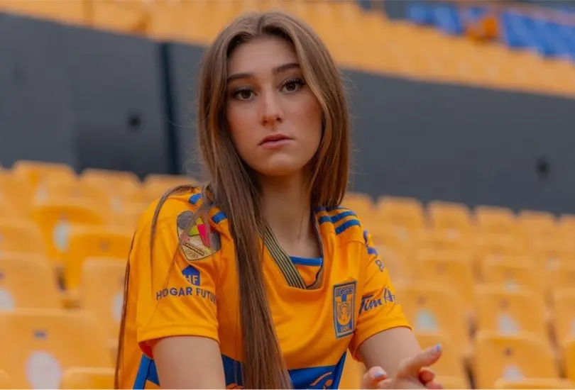 Ahora los tres hermanos Flores están jugando en México, país al que su padre sentenció jamás llegarían hace poco. Ahora los tres hermanos Flores están jugando en México, país al que su padre sentenció jamás llegarían hace poco.