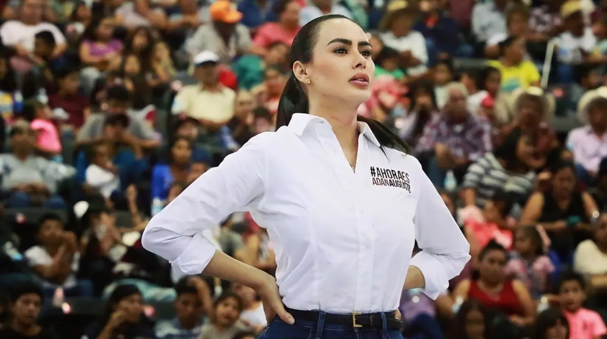 Es Licenciada en Ciencias Políticas y parte de su ideología consiste en comprometerse y promover las causas sociales de Durango y el país.