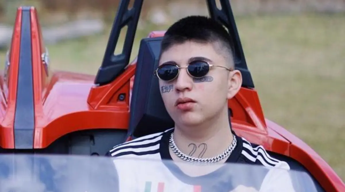 El nacido en 2003, actualmente con 21 años de edad, se convirtió en tendencia por su apariencia física unos cuantos años atrás.