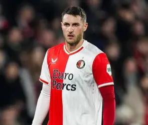 Santiago Giménez lamenta que falló penal en empate de Feyenoord con Twente: "Fracasé"