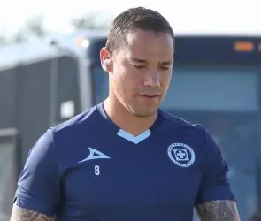 Jesús Dueñas rescinde contrato con Cruz Azul y exhibe malos tratos de la directiva