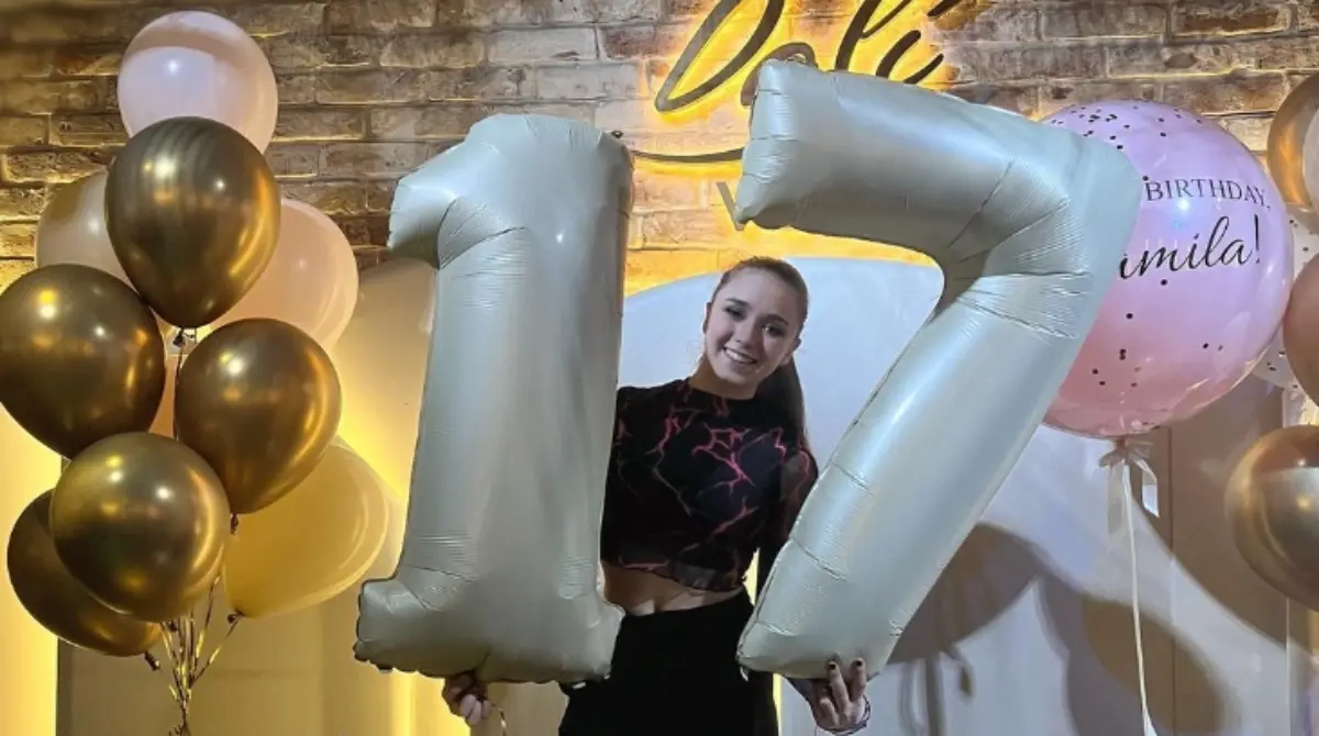 Por ahora, los galardones y medallas que la aún menor de edad ha conseguido a lo largo de si trayectoria han sido eliminados, lo que borra los logros por los que la llamaban'la niña prodigio del patinaje', y aunque la mayoría de su sanción ya fue atravesada, quedan 11 meses y toda una carrera en riesgo de perderse. 