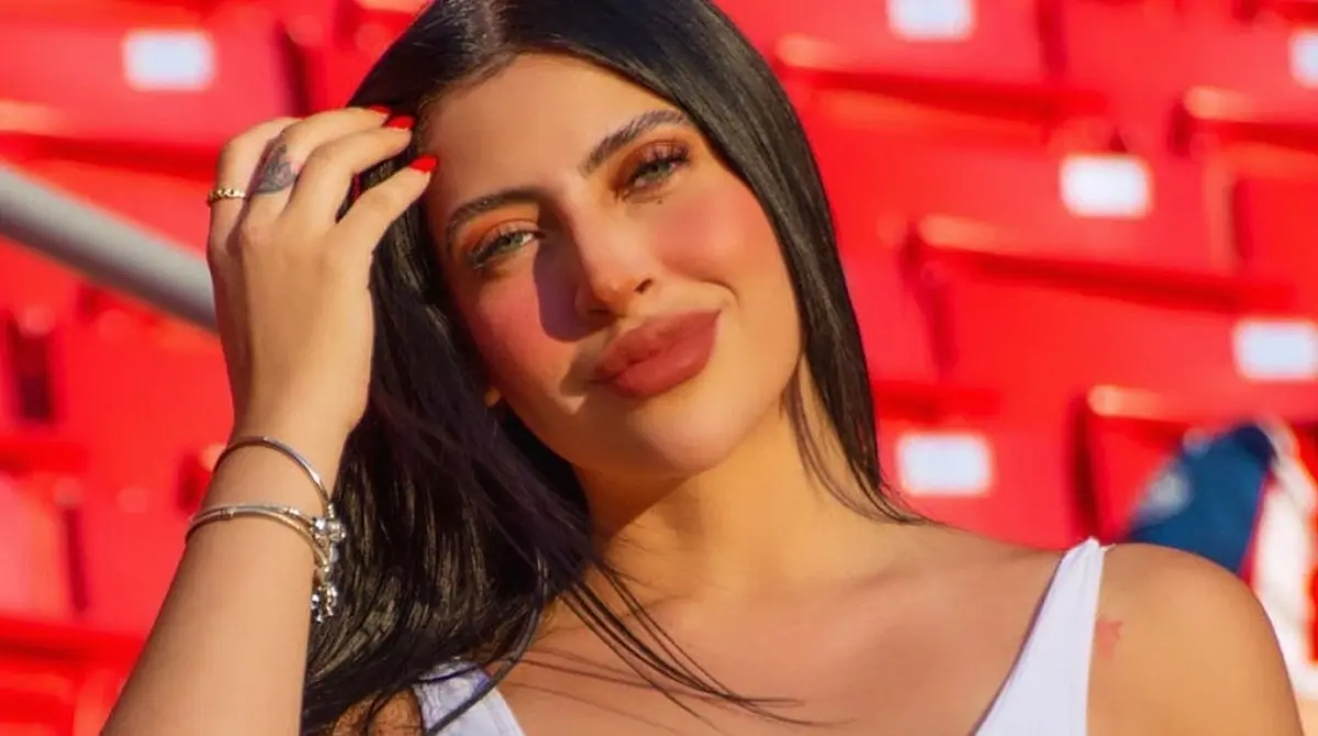 Está ligada con el mundo del futbol ya que se encarga de dirigir una sección de pronósticos en una fanpage de la Liga MX.