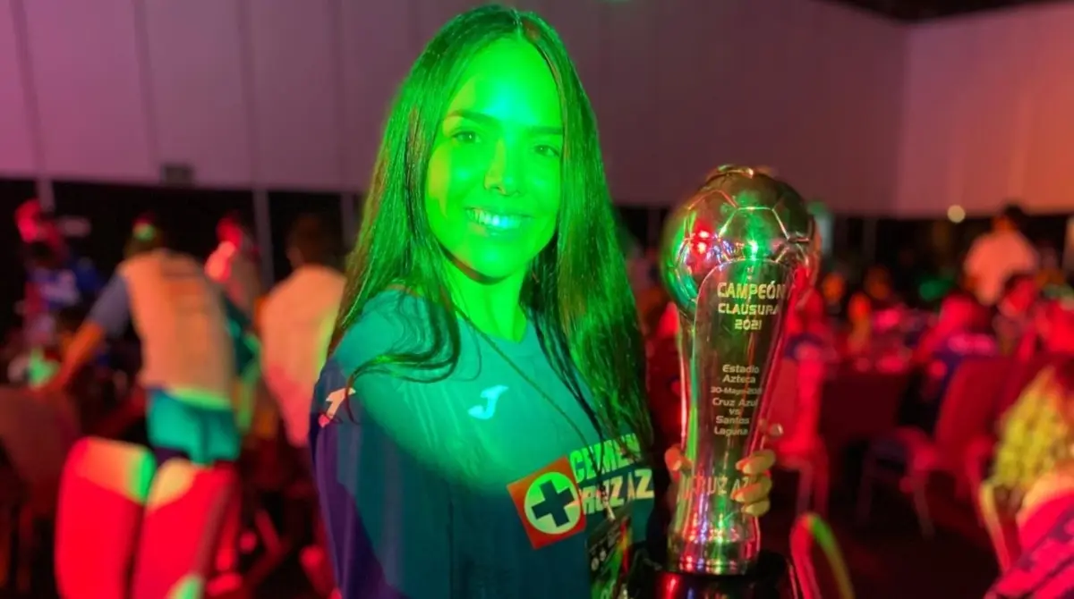 Su película favorita es "Medianoche en París', mientras que su libro favorito es "El Conde de Montecristo", de Alejandro Dumas. Entre sus gustos musicales se pueden apreciar géneros como la banda, el reggaetón y el pop.