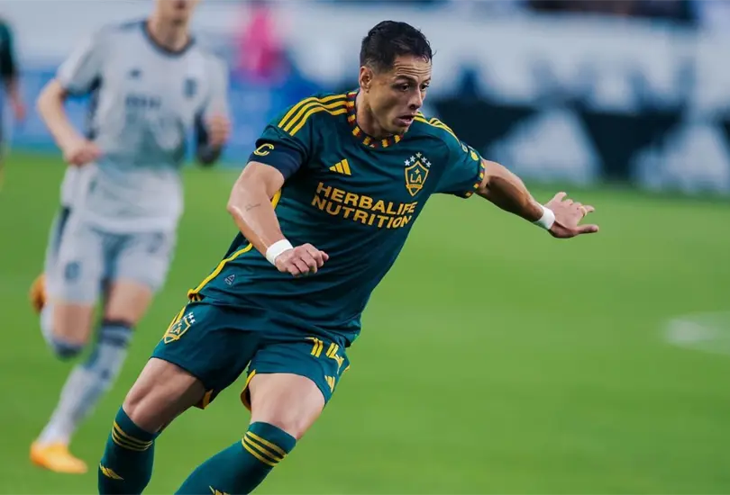 Chicharito Hernández reveló el futbolista que quiere que lo acompañe en su regreso a Chivas Chicharito Hernández reveló el futbolista que quiere que lo acompañe en su regreso a Chivas