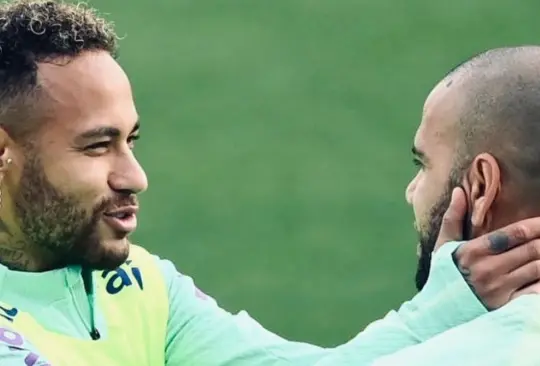 Neymar jr y Dani Alves compartieron cancha como compañeros en más de una ocasión 