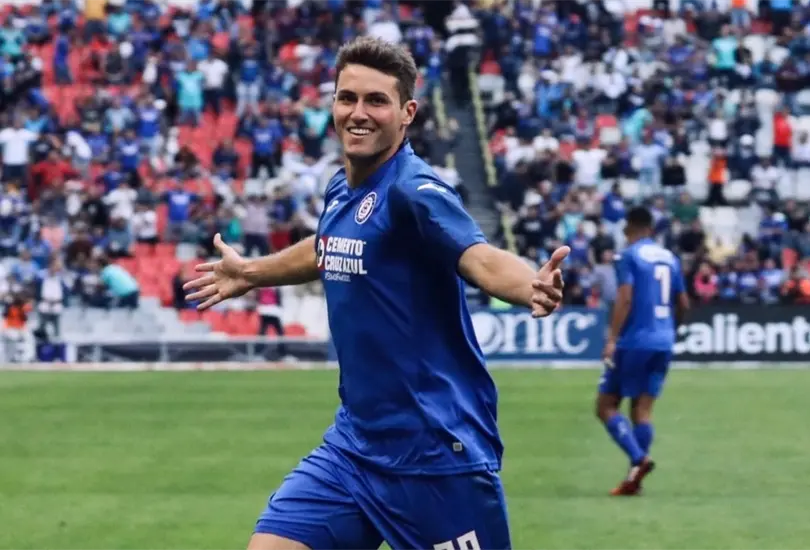 Santiago Gim&eacute;nez ha dejado claro que no olvida a Cruz Azul y lo apoya a&uacute;n en la distancia 