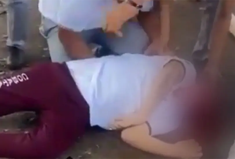 La escena sorprendió a muchos usuarios y las autoridades investigan los hechos. La escena sorprendió a muchos usuarios y las autoridades investigan los hechos.