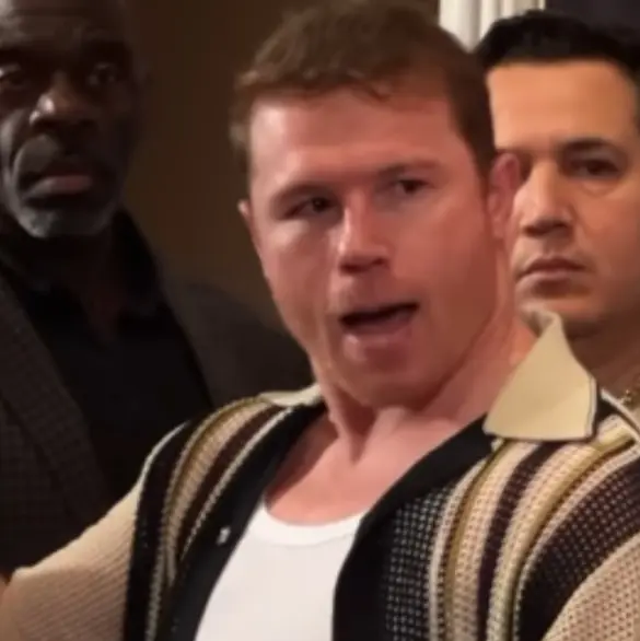 Aficionado le pide al Canelo Álvarez que le firme el chorizo (VIDEO)