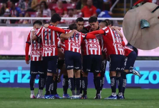 Jugadores de Chivas lanzaron un petardo a reportero en plena conferencia