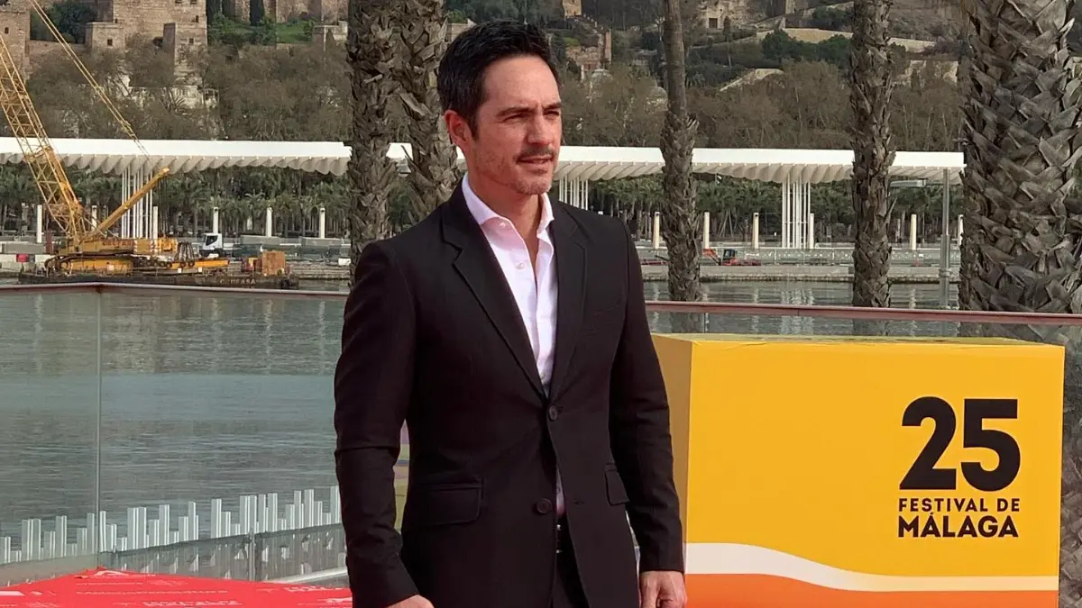 Mauricio Ochmann es uno de los actores mexicanos más famosos que pasó de ser un futbolista frustrado a estrella de Las Bravas por sus buenas actuaciones en diferentes series y películas. <br>