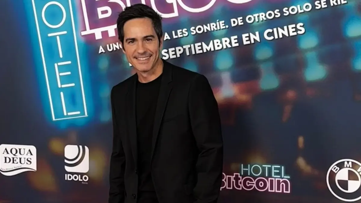 Mauricio Ochmann es uno de los actores mexicanos más famosos que pasó de ser futbolista frustrado a estrella de Las Bravas, aunque tuvo que trabajar para lograr esto. <br>