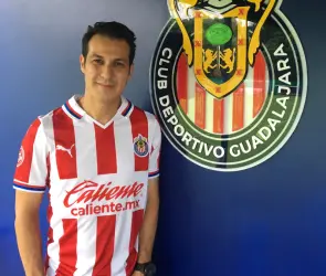Él es Omar González, jefe de prensa en Chivas que encaró a los medios
