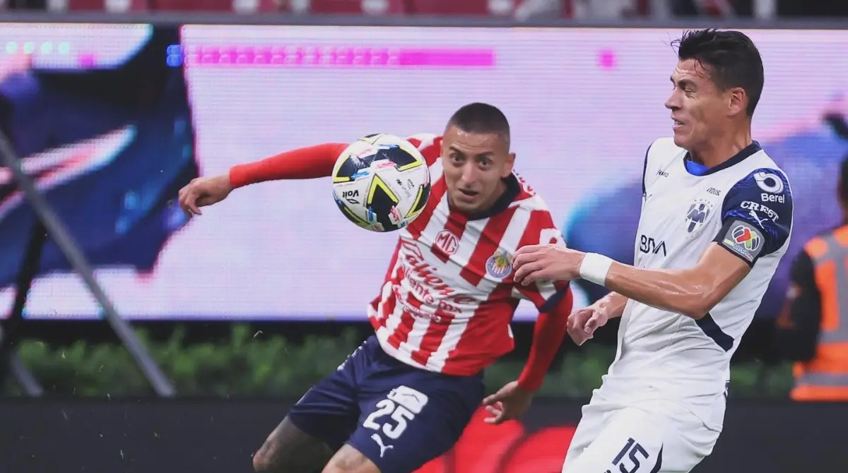  Roberto Alvarado sería castigado por Chivas. 