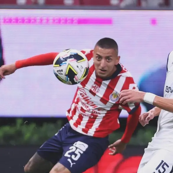 Roberto Alvarado: El castigo que recibiría por parte de Chivas