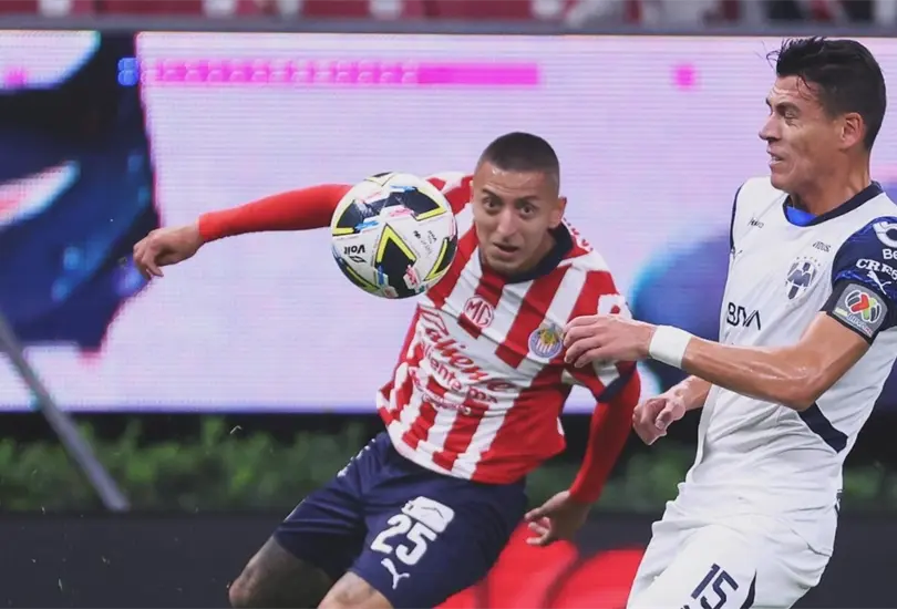 Roberto Alvarado ser&iacute;a castigado por Chivas.