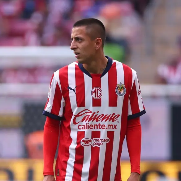 Exhiben si la Liga MX podría castigar al Piojo Alvarado tras lanzar petardo