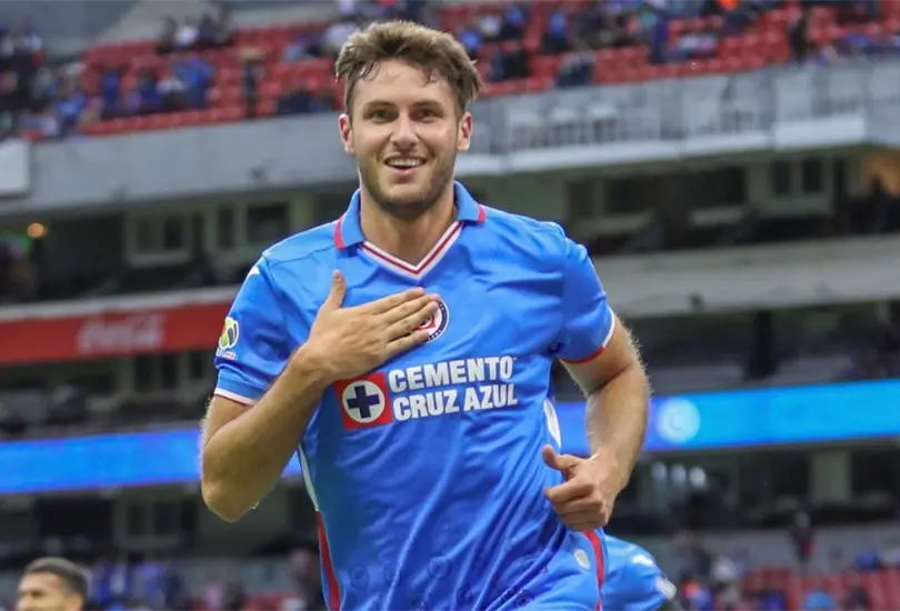 Santiago Gim&eacute;nez se olvid&oacute; de Cruz Azul.