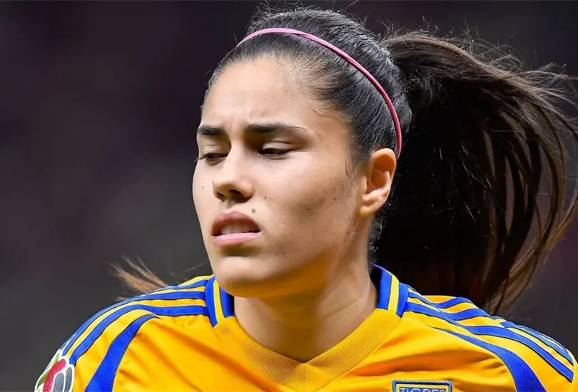 La jugadora explot&oacute; ante una popular aficionada en redes sociales.