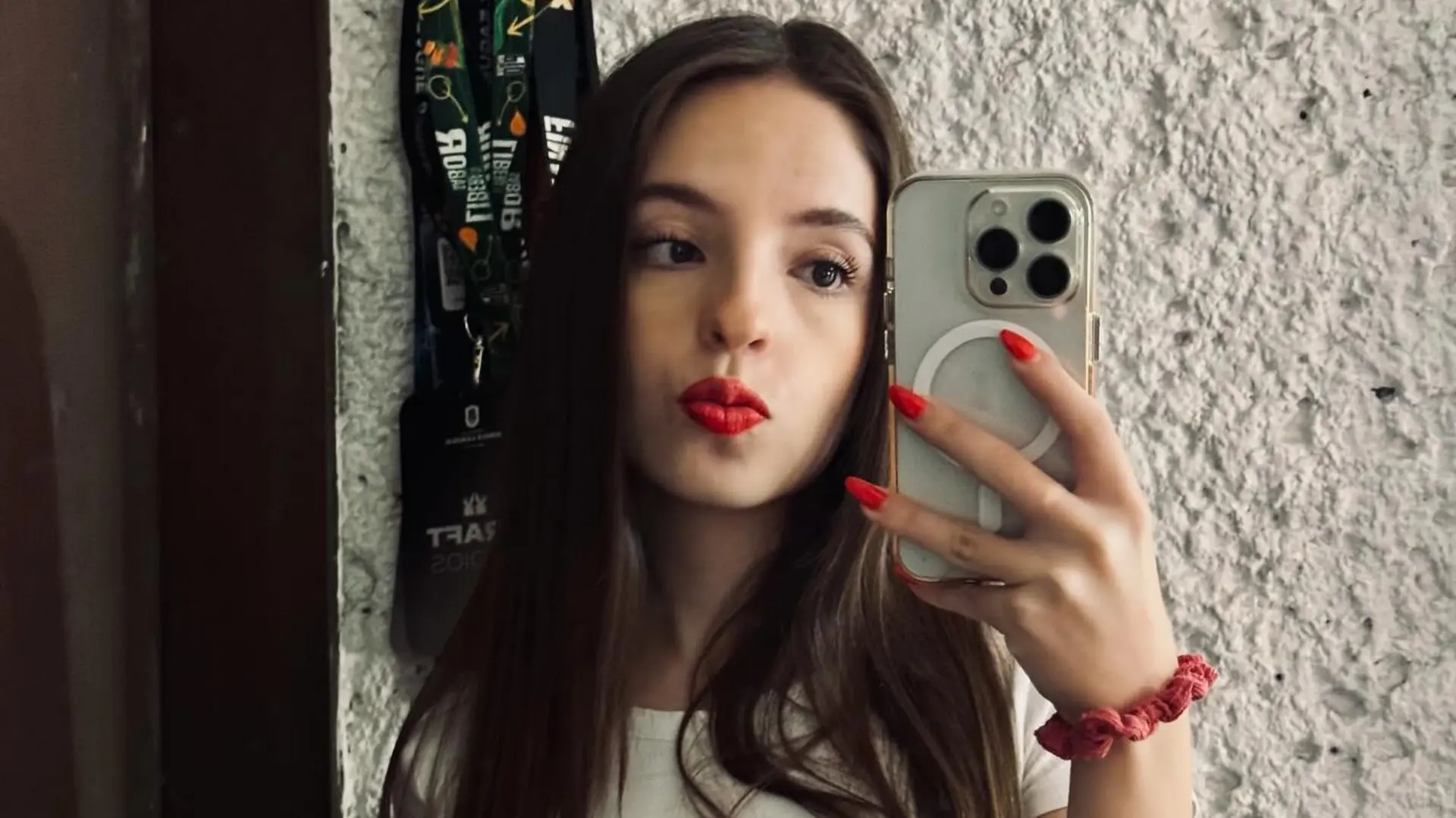 Ha tenido apariciones en empresas como W Radio y Cracks MX.