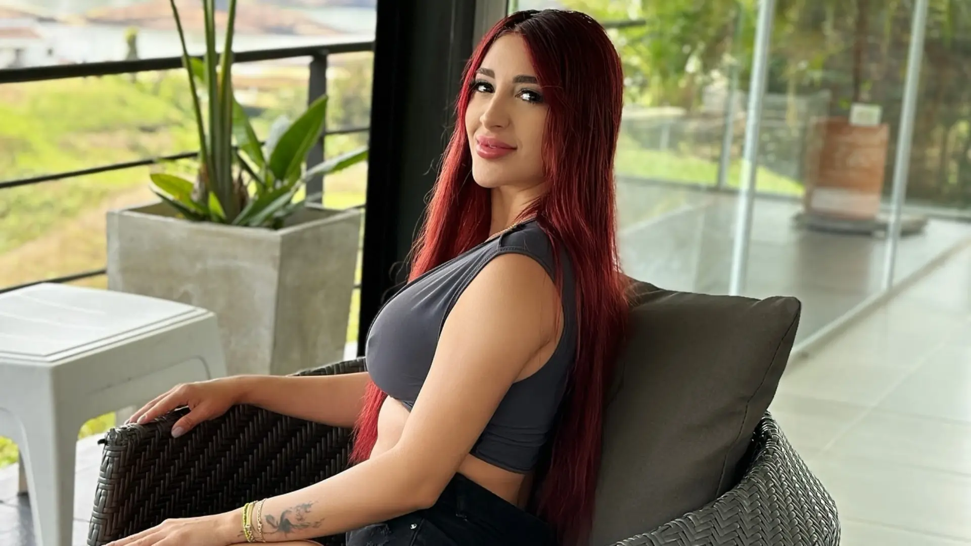 Es ahí donde destaca la actriz Jessica Sodi, quien presume los colores rojinegros con orgullo.