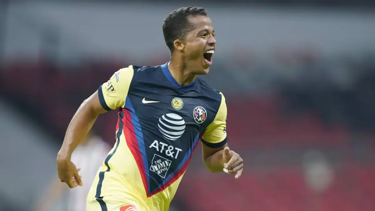 <strong><i>Giovani dos Santos.</i></strong> Todos querían ver a los hermanos ´Dos Santos´ juntos en un equipo mexicano y fue el América el que cumplió el ´sueño´ de varios aficionados. Desafortunadamente Giovani no tuvo el mismo desempeño que Jonathan y pasó sin pena ni gloria a pesar de portar el mítico ´10´ del equipo. 
